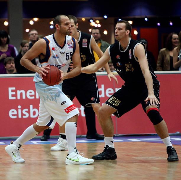 他在更衣室 他在更衣室